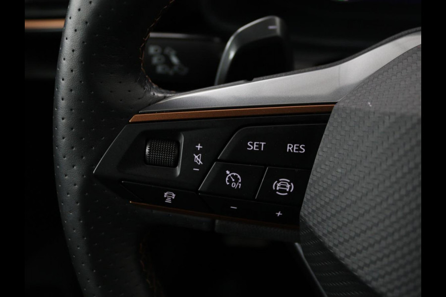 CUPRA Leon 1.4 e-Hybrid VZ Business Panoramadak | LED | CarPlay |  Sfeerverlichting | Stuur- en stoelverwarming | Camera | Adaptive Cruise | Dodehoek Detectie | LMV