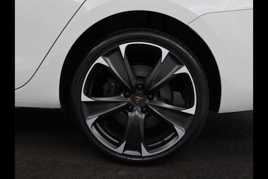 CUPRA Leon 1.4 e-Hybrid VZ Business Panoramadak | LED | CarPlay |  Sfeerverlichting | Stuur- en stoelverwarming | Camera | Adaptive Cruise | Dodehoek Detectie | LMV