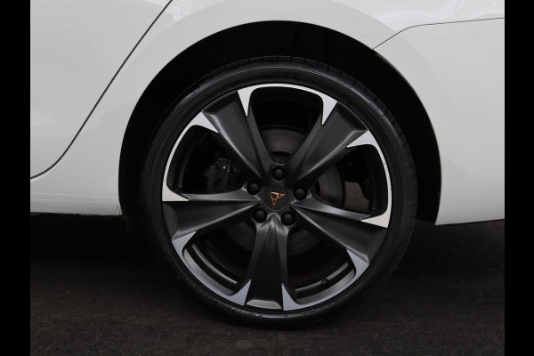 CUPRA Leon 1.4 e-Hybrid VZ Business Panoramadak | LED | CarPlay |  Sfeerverlichting | Stuur- en stoelverwarming | Camera | Adaptive Cruise | Dodehoek Detectie | LMV