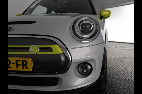 MINI Yours 33 KWH.1e EIG ACCU 98 % !! BIJNA 2021. SCHUIFDAK. LEDER . GARANTIE TOT 2 JAAR *!