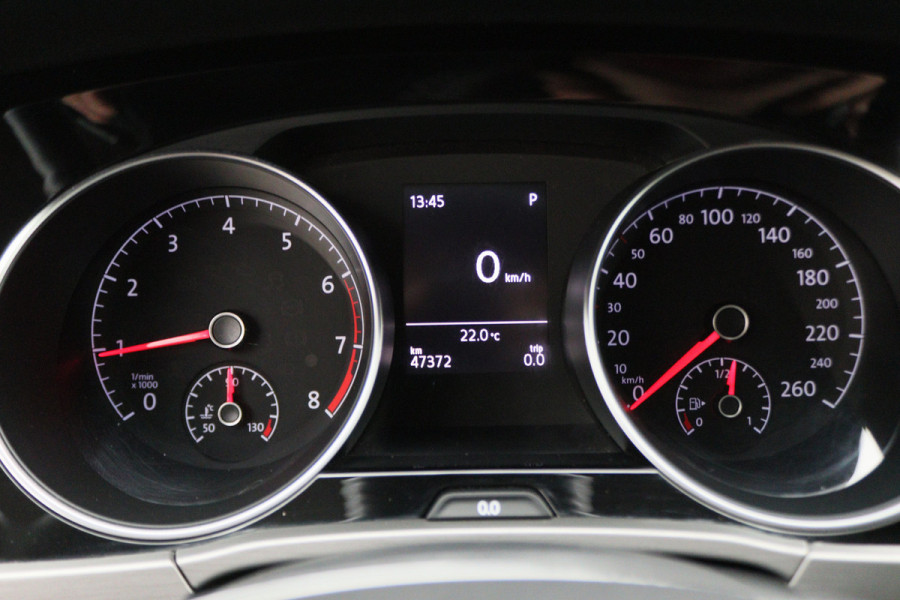 Volkswagen Touran 1.5 TSI DSG Highline Business R 7p Climate, ACC, Stoelverwarming, Elektrische Achterklep, Trekhaak, 18''