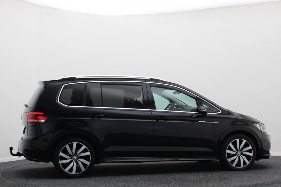 Volkswagen Touran 1.5 TSI DSG Highline Business R 7p Climate, ACC, Stoelverwarming, Elektrische Achterklep, Trekhaak, 18''