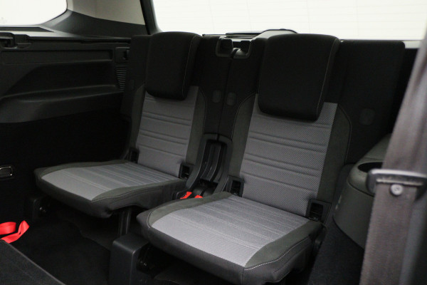 Volkswagen Touran 1.5 TSI DSG Highline Business R 7p Climate, ACC, Stoelverwarming, Elektrische Achterklep, Trekhaak, 18''
