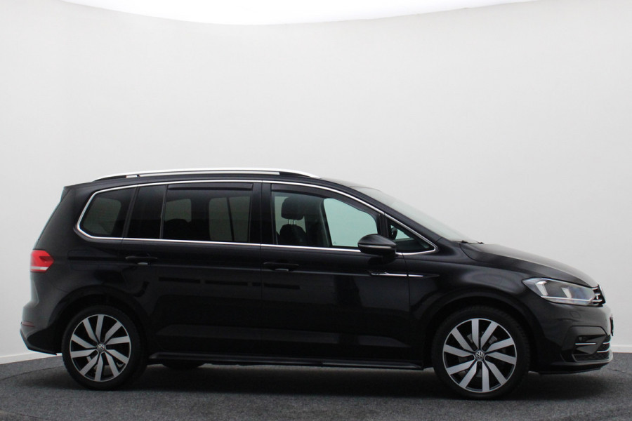 Volkswagen Touran 1.5 TSI DSG Highline Business R 7p Climate, ACC, Stoelverwarming, Elektrische Achterklep, Trekhaak, 18''