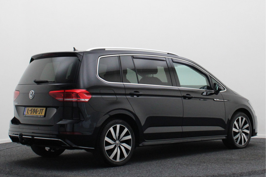 Volkswagen Touran 1.5 TSI DSG Highline Business R 7p Climate, ACC, Stoelverwarming, Elektrische Achterklep, Trekhaak, 18''
