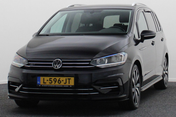 Volkswagen Touran 1.5 TSI DSG Highline Business R 7p Climate, ACC, Stoelverwarming, Elektrische Achterklep, Trekhaak, 18''