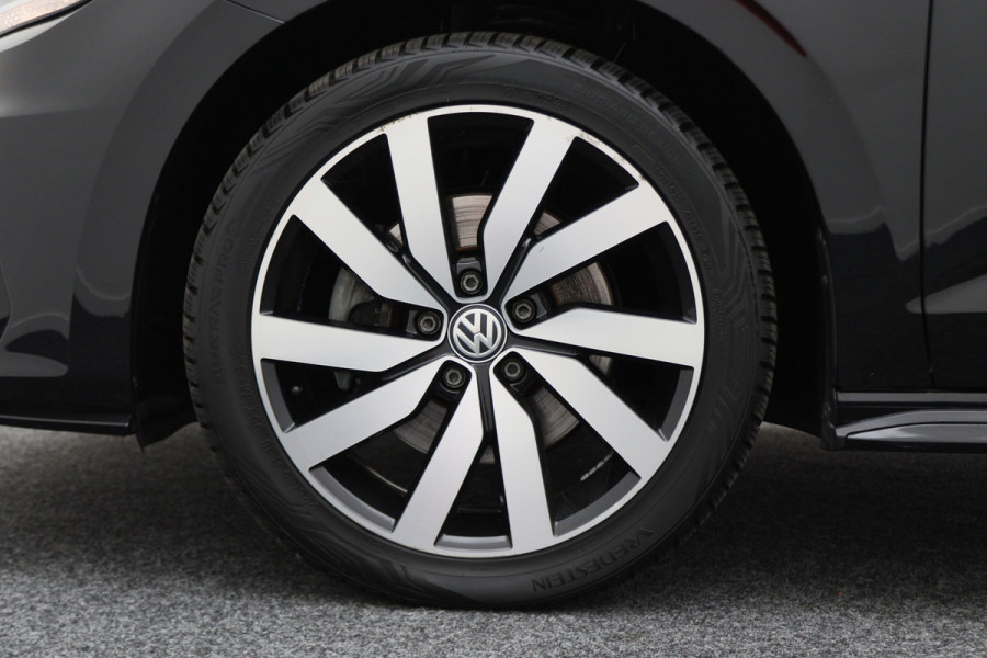 Volkswagen Touran 1.5 TSI DSG Highline Business R 7p Climate, ACC, Stoelverwarming, Elektrische Achterklep, Trekhaak, 18''