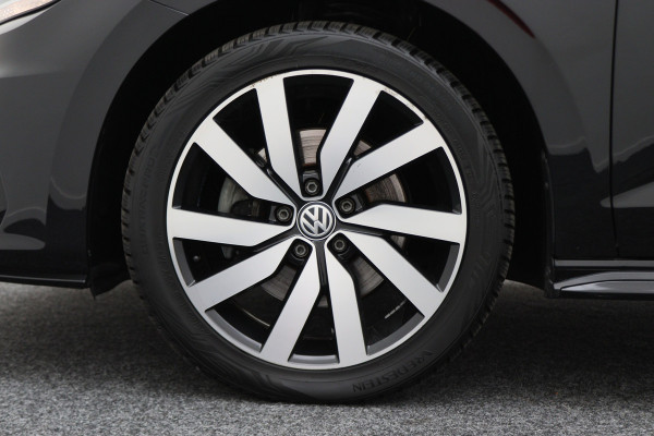 Volkswagen Touran 1.5 TSI DSG Highline Business R 7p Climate, ACC, Stoelverwarming, Elektrische Achterklep, Trekhaak, 18''