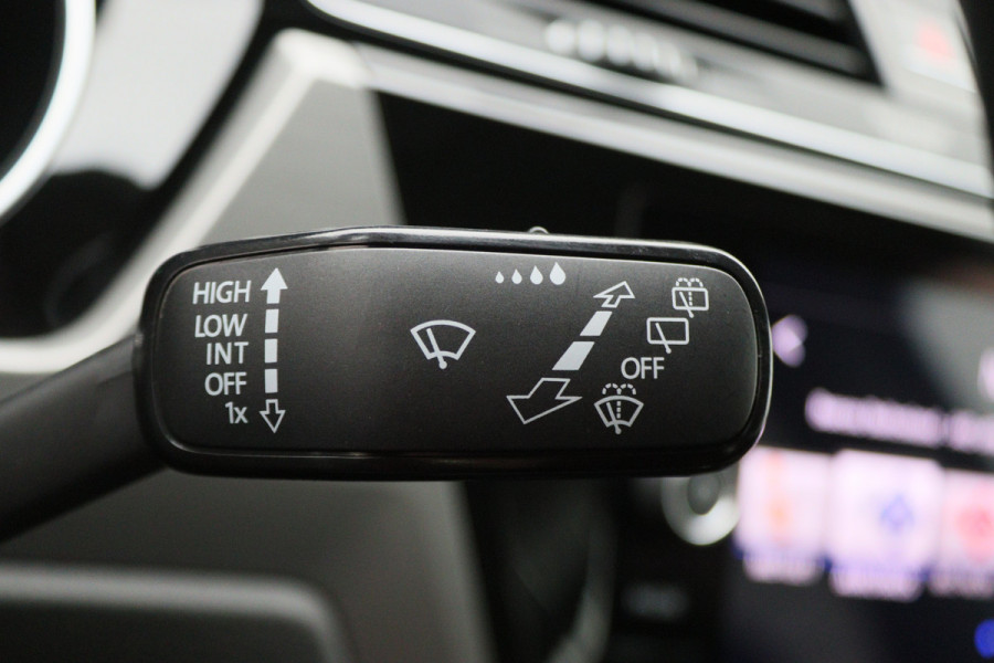 Volkswagen Touran 1.5 TSI DSG Highline Business R 7p Climate, ACC, Stoelverwarming, Elektrische Achterklep, Trekhaak, 18''