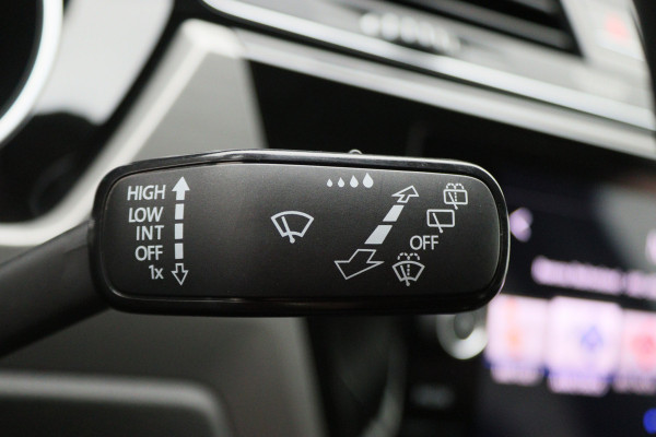 Volkswagen Touran 1.5 TSI DSG Highline Business R 7p Climate, ACC, Stoelverwarming, Elektrische Achterklep, Trekhaak, 18''