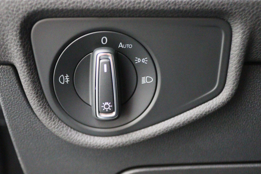 Volkswagen Touran 1.5 TSI DSG Highline Business R 7p Climate, ACC, Stoelverwarming, Elektrische Achterklep, Trekhaak, 18''