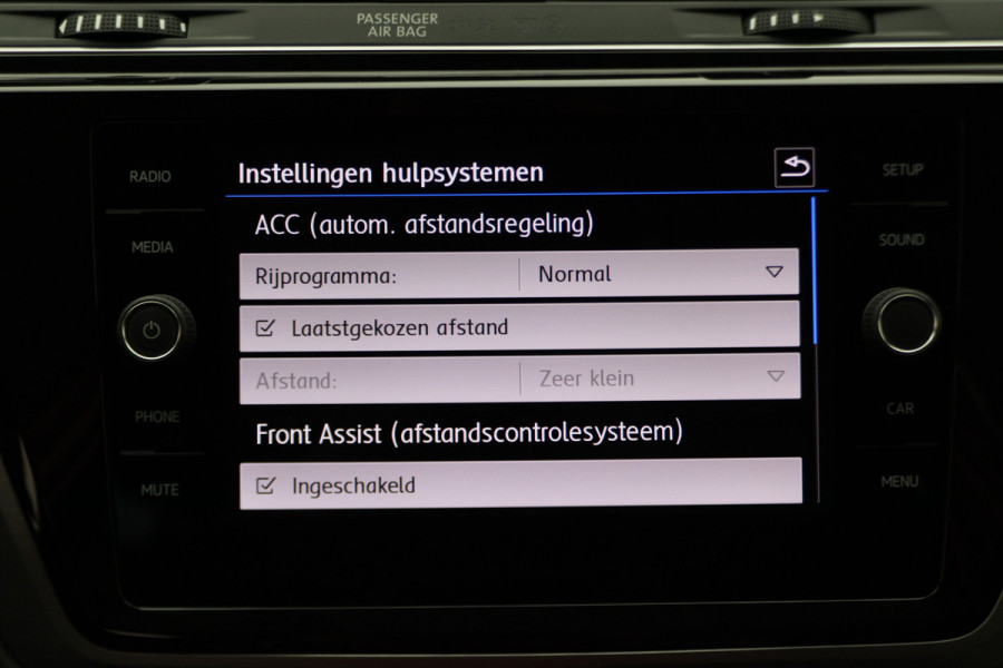 Volkswagen Touran 1.5 TSI DSG Highline Business R 7p Climate, ACC, Stoelverwarming, Elektrische Achterklep, Trekhaak, 18''