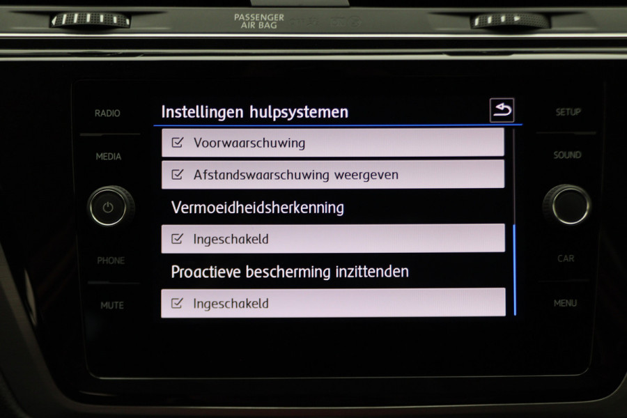 Volkswagen Touran 1.5 TSI DSG Highline Business R 7p Climate, ACC, Stoelverwarming, Elektrische Achterklep, Trekhaak, 18''