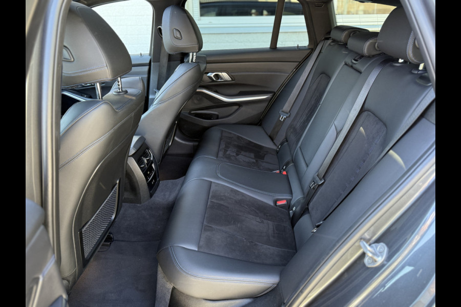 BMW 3 Serie Touring 330i High Executive | M-Sport | TREKHAAK | PANO | ACC | CAMERA