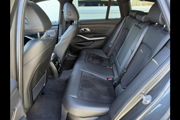 BMW 3 Serie Touring 330i High Executive | M-Sport | TREKHAAK | PANO | ACC | CAMERA