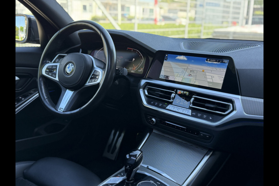 BMW 3 Serie Touring 330i High Executive | M-Sport | TREKHAAK | PANO | ACC | CAMERA