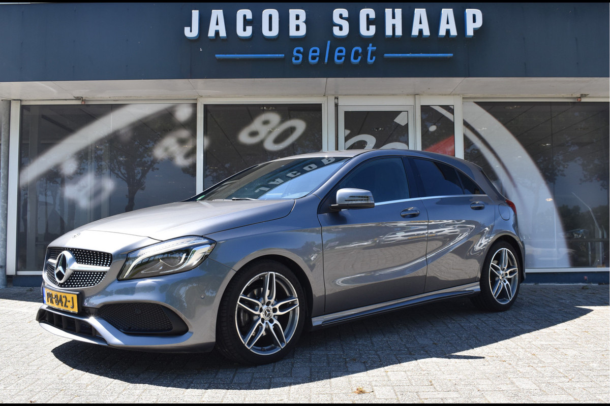 Mercedes-Benz A-Klasse 180 Business Solution AMG Automaat / Navigatie / Sportstoelen + verwarming / Camera / 18" LM Mercedes-Benz A-Klasse 180 Business Solution AMG Automaat / Navigatie / Sportstoelen + verwarming / Camera / 18" LM