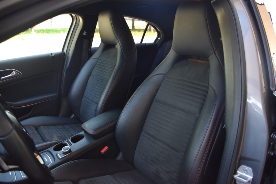 Mercedes-Benz A-Klasse 180 Business Solution AMG Automaat / Navigatie / Sportstoelen + verwarming  / Camera / 18" LM