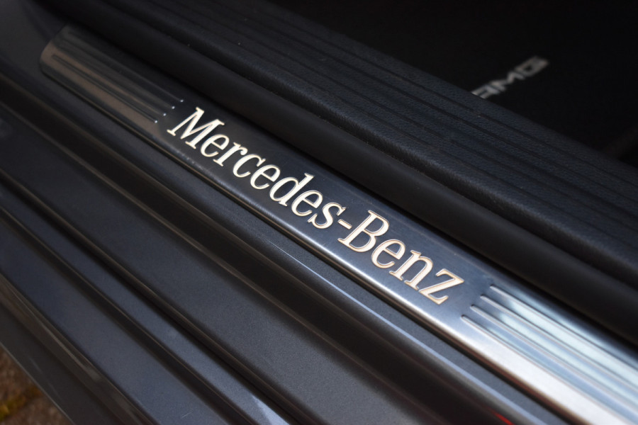 Mercedes-Benz A-Klasse 180 Business Solution AMG Automaat / Navigatie / Sportstoelen + verwarming  / Camera / 18" LM