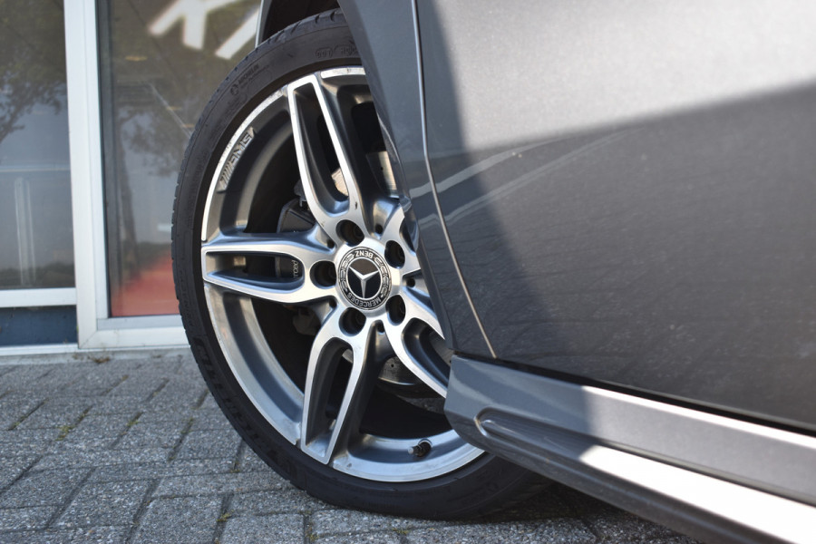 Mercedes-Benz A-Klasse 180 Business Solution AMG Automaat / Navigatie / Sportstoelen + verwarming  / Camera / 18" LM