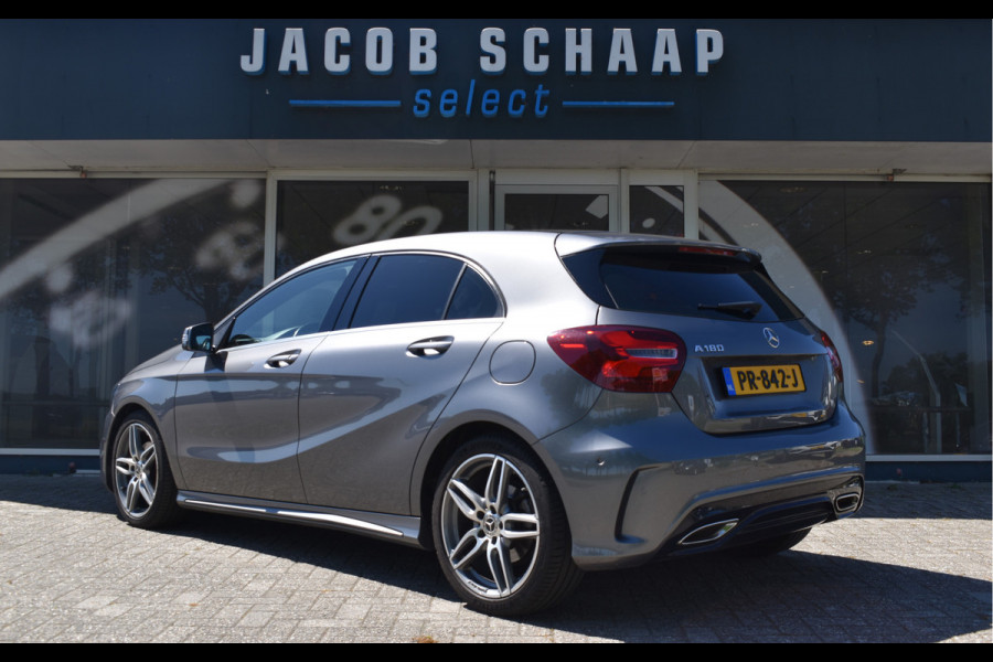 Mercedes-Benz A-Klasse 180 Business Solution AMG Automaat / Navigatie / Sportstoelen + verwarming  / Camera / 18" LM