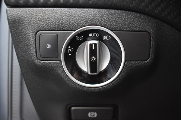 Mercedes-Benz A-Klasse 180 Business Solution AMG Automaat / Navigatie / Sportstoelen + verwarming  / Camera / 18" LM