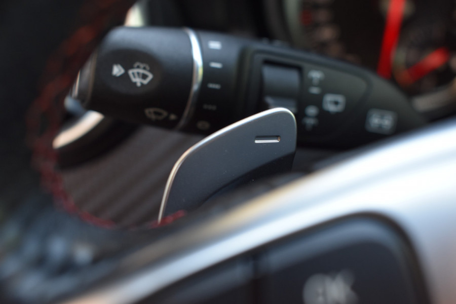 Mercedes-Benz A-Klasse 180 Business Solution AMG Automaat / Navigatie / Sportstoelen + verwarming  / Camera / 18" LM