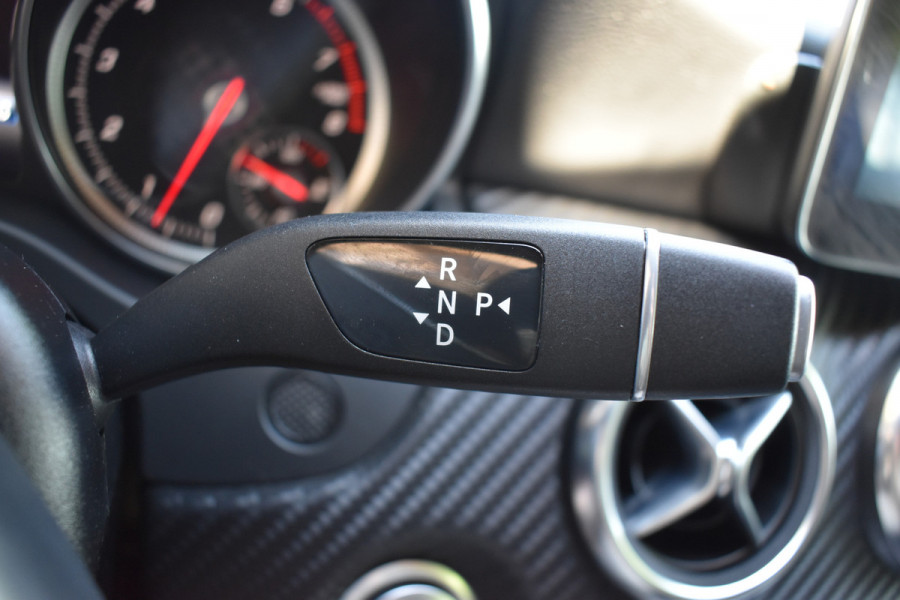 Mercedes-Benz A-Klasse 180 Business Solution AMG Automaat / Navigatie / Sportstoelen + verwarming  / Camera / 18" LM