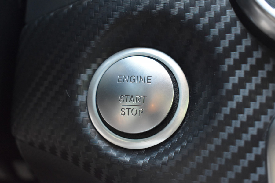 Mercedes-Benz A-Klasse 180 Business Solution AMG Automaat / Navigatie / Sportstoelen + verwarming  / Camera / 18" LM