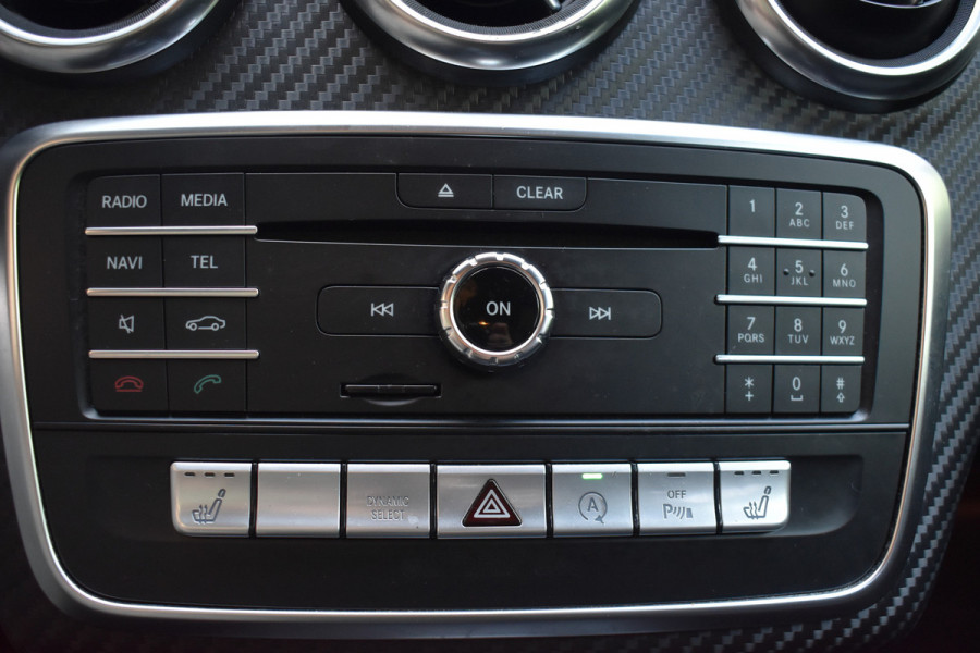 Mercedes-Benz A-Klasse 180 Business Solution AMG Automaat / Navigatie / Sportstoelen + verwarming  / Camera / 18" LM