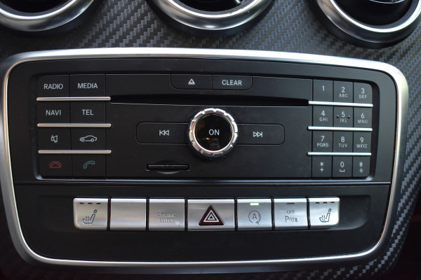 Mercedes-Benz A-Klasse 180 Business Solution AMG Automaat / Navigatie / Sportstoelen + verwarming  / Camera / 18" LM
