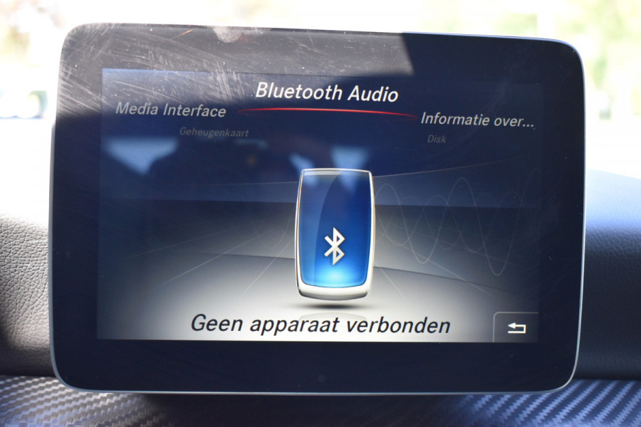 Mercedes-Benz A-Klasse 180 Business Solution AMG Automaat / Navigatie / Sportstoelen + verwarming  / Camera / 18" LM