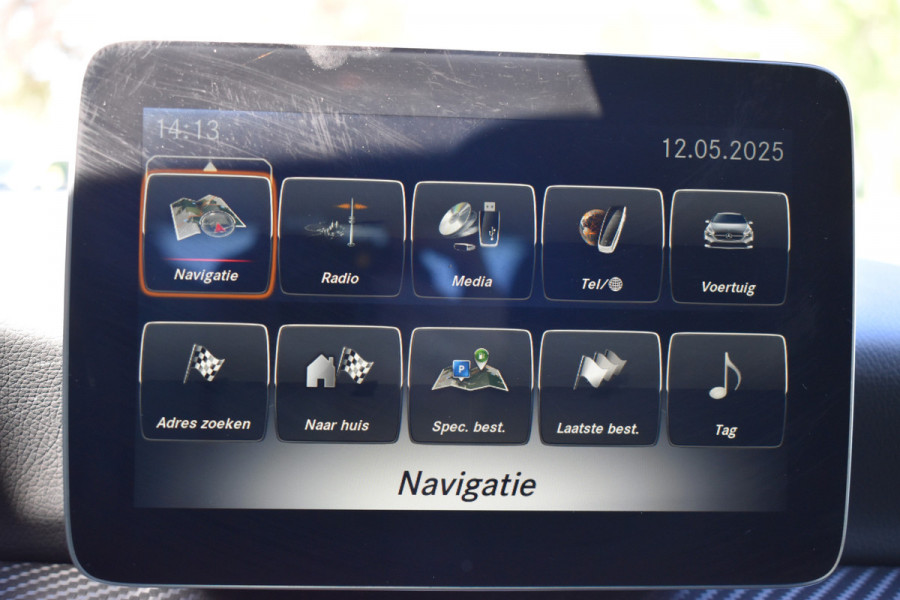 Mercedes-Benz A-Klasse 180 Business Solution AMG Automaat / Navigatie / Sportstoelen + verwarming  / Camera / 18" LM