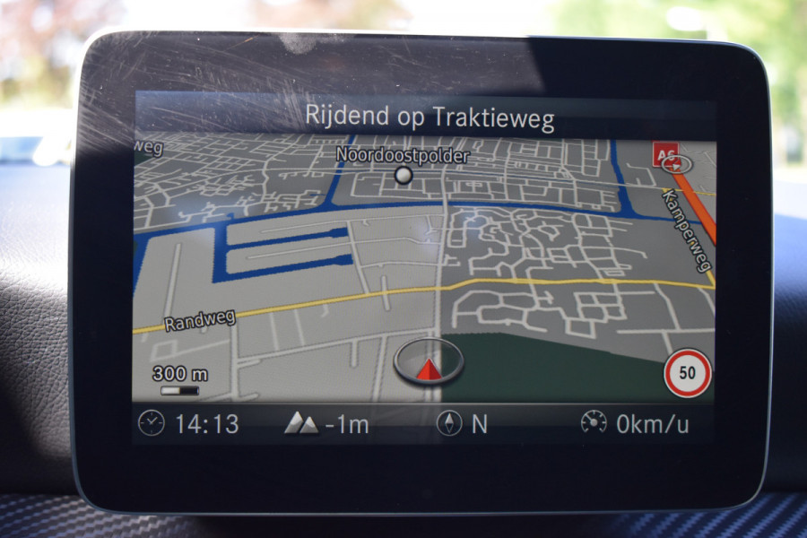 Mercedes-Benz A-Klasse 180 Business Solution AMG Automaat / Navigatie / Sportstoelen + verwarming  / Camera / 18" LM