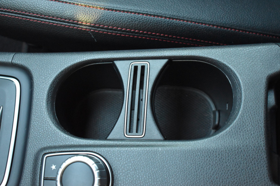 Mercedes-Benz A-Klasse 180 Business Solution AMG Automaat / Navigatie / Sportstoelen + verwarming  / Camera / 18" LM