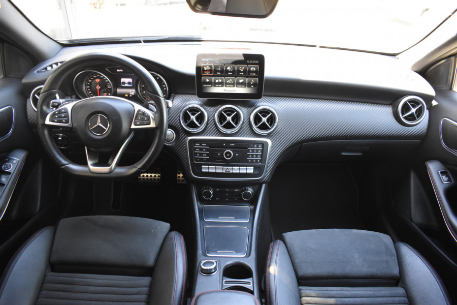 Mercedes-Benz A-Klasse 180 Business Solution AMG Automaat / Navigatie / Sportstoelen + verwarming  / Camera / 18" LM