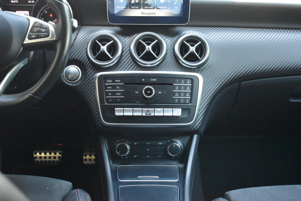 Mercedes-Benz A-Klasse 180 Business Solution AMG Automaat / Navigatie / Sportstoelen + verwarming  / Camera / 18" LM