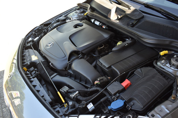 Mercedes-Benz A-Klasse 180 Business Solution AMG Automaat / Navigatie / Sportstoelen + verwarming  / Camera / 18" LM