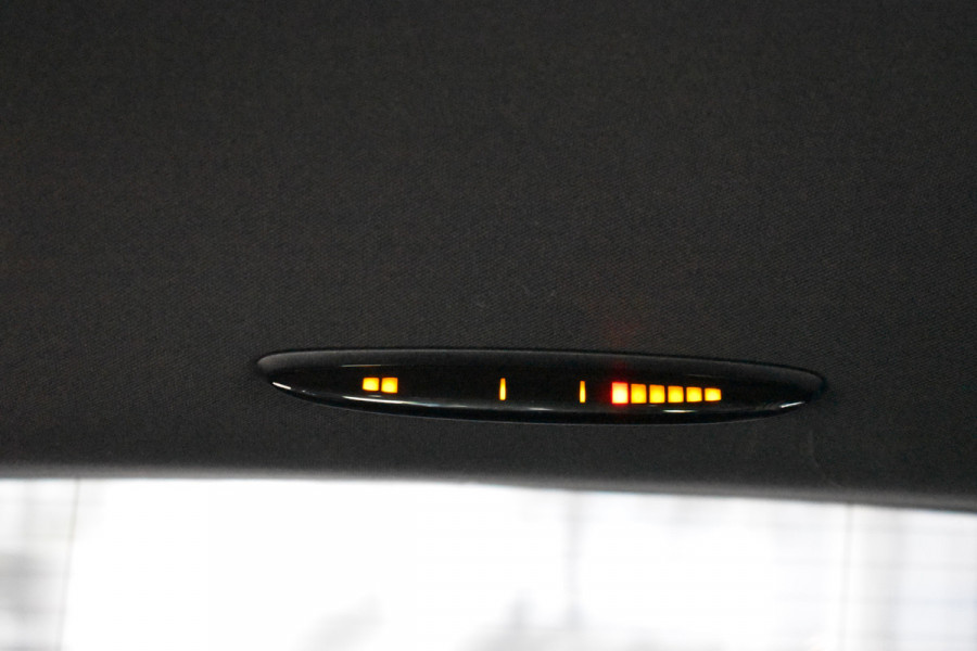 Mercedes-Benz A-Klasse 180 Business Solution AMG Automaat / Navigatie / Sportstoelen + verwarming  / Camera / 18" LM