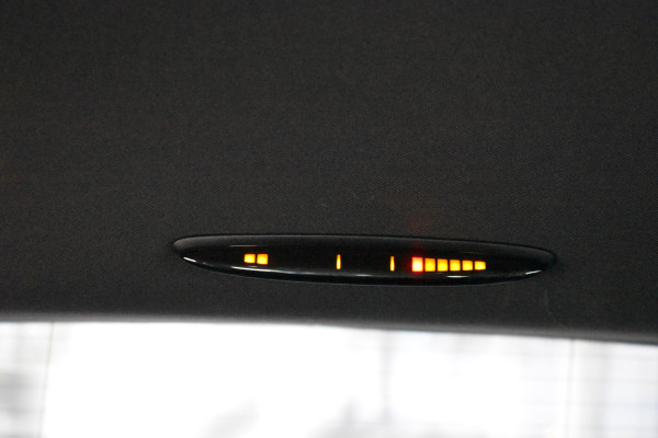Mercedes-Benz A-Klasse 180 Business Solution AMG Automaat / Navigatie / Sportstoelen + verwarming  / Camera / 18" LM