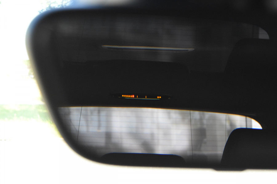 Mercedes-Benz A-Klasse 180 Business Solution AMG Automaat / Navigatie / Sportstoelen + verwarming  / Camera / 18" LM