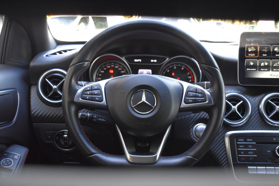 Mercedes-Benz A-Klasse 180 Business Solution AMG Automaat / Navigatie / Sportstoelen + verwarming  / Camera / 18" LM