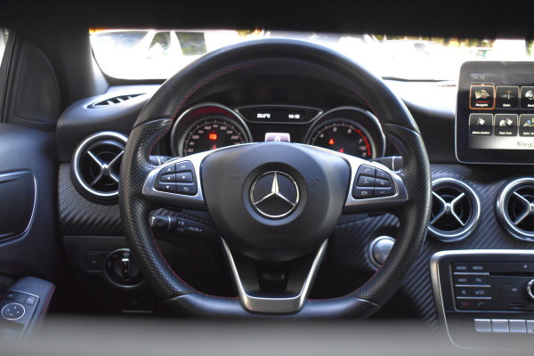 Mercedes-Benz A-Klasse 180 Business Solution AMG Automaat / Navigatie / Sportstoelen + verwarming  / Camera / 18" LM