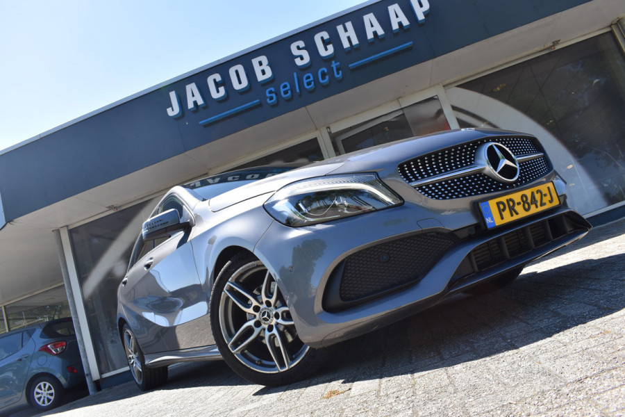 Mercedes-Benz A-Klasse 180 Business Solution AMG Automaat / Navigatie / Sportstoelen + verwarming  / Camera / 18" LM