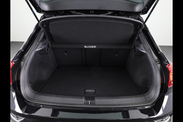 Volkswagen T-Roc 1.5 TSI Sport | Navigatie | Parkeer Sensoren |