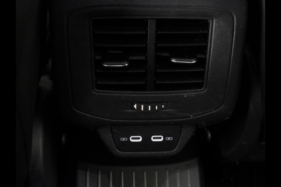 Volkswagen T-Roc 1.5 TSI Sport | Navigatie | Parkeer Sensoren |