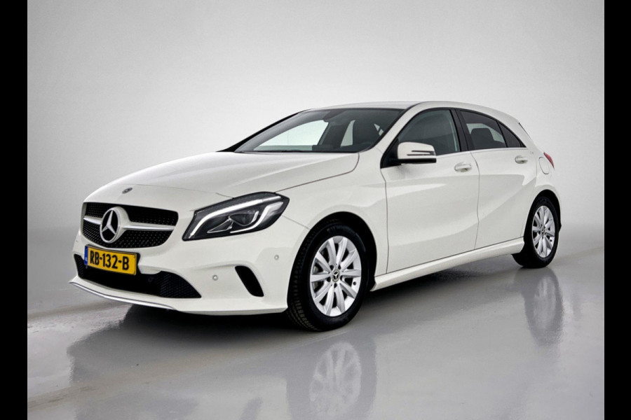 Mercedes-Benz A-Klasse 160 Ambition (NL-auto, Goed onderH, Navi Groot, Carplay, Parkeersensoren V+A, Led, Etc)