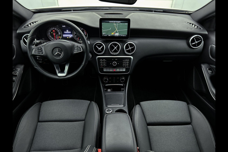 Mercedes-Benz A-Klasse 160 Ambition (NL-auto, Goed onderH, Navi Groot, Carplay, Parkeersensoren V+A, Led, Etc)