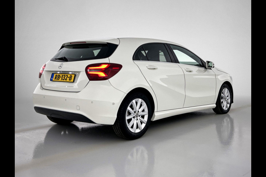 Mercedes-Benz A-Klasse 160 Ambition (NL-auto, Goed onderH, Navi Groot, Carplay, Parkeersensoren V+A, Led, Etc)