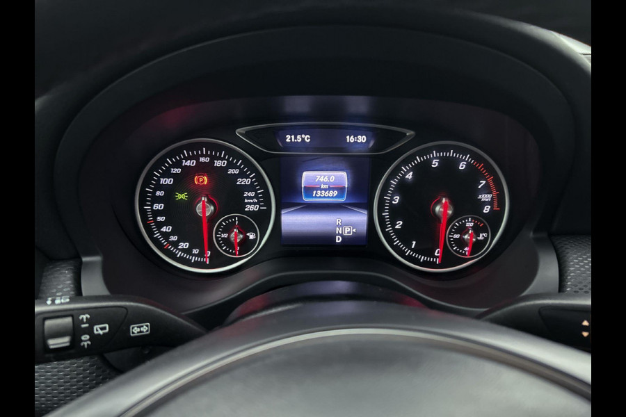 Mercedes-Benz A-Klasse 160 Ambition (NL-auto, Goed onderH, Navi Groot, Carplay, Parkeersensoren V+A, Led, Etc)